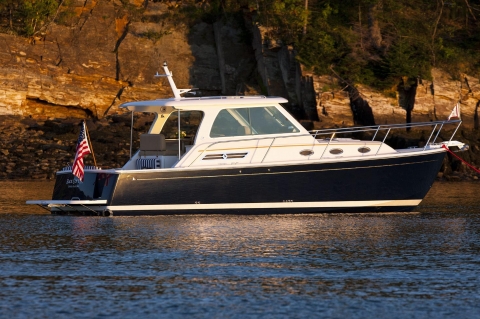 BOAT REVIEW: Back Cove 33